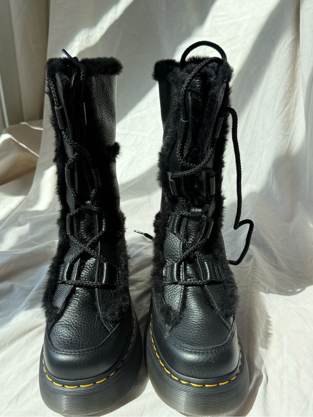 Black Dr. Martens Buzz Grizzly Lace Up Fur Lined boots Size 6 - Picture 4 of 10